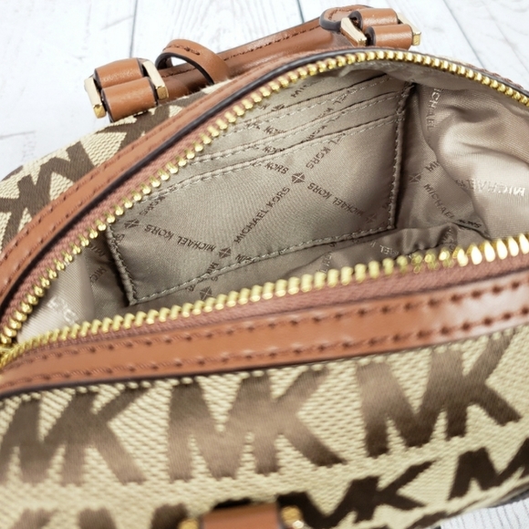 ⚠️SALE⚠️ Michael Kors Ginger XS Crossbody Brown - Picture 4 of 8